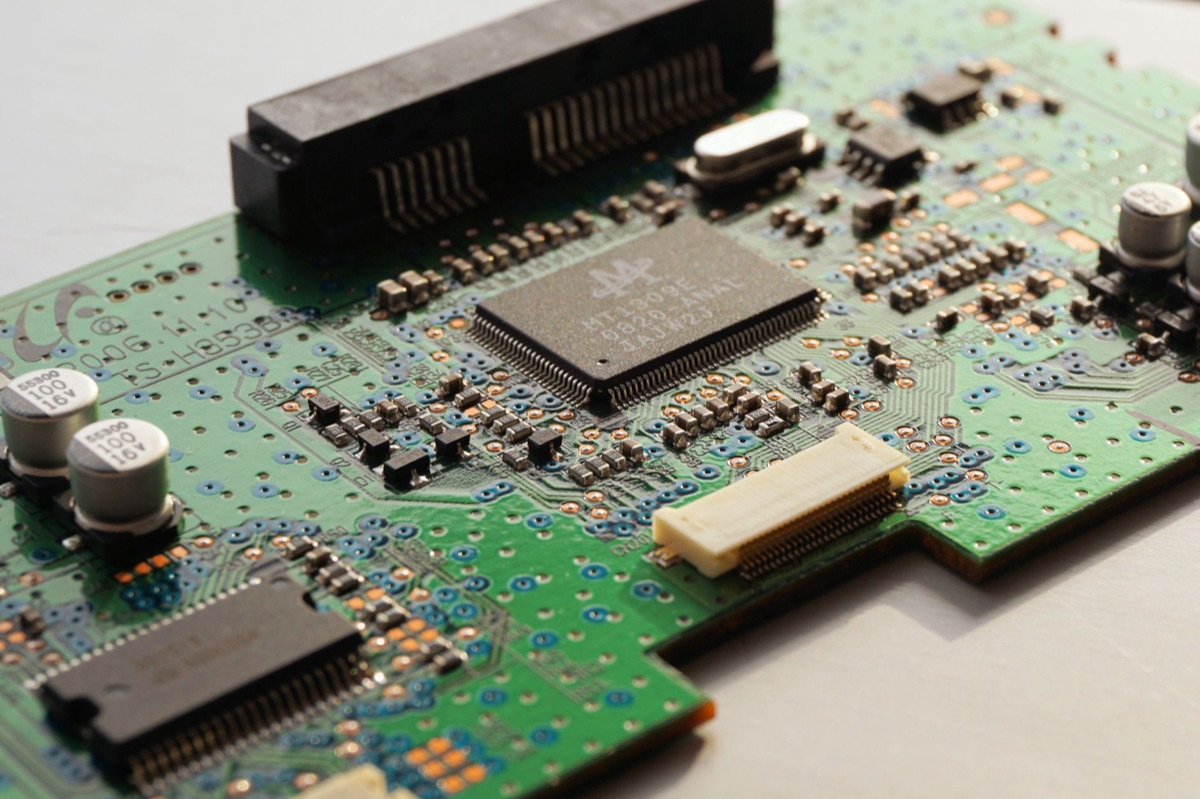 Close-up of a high-performance AI accelerator microchip