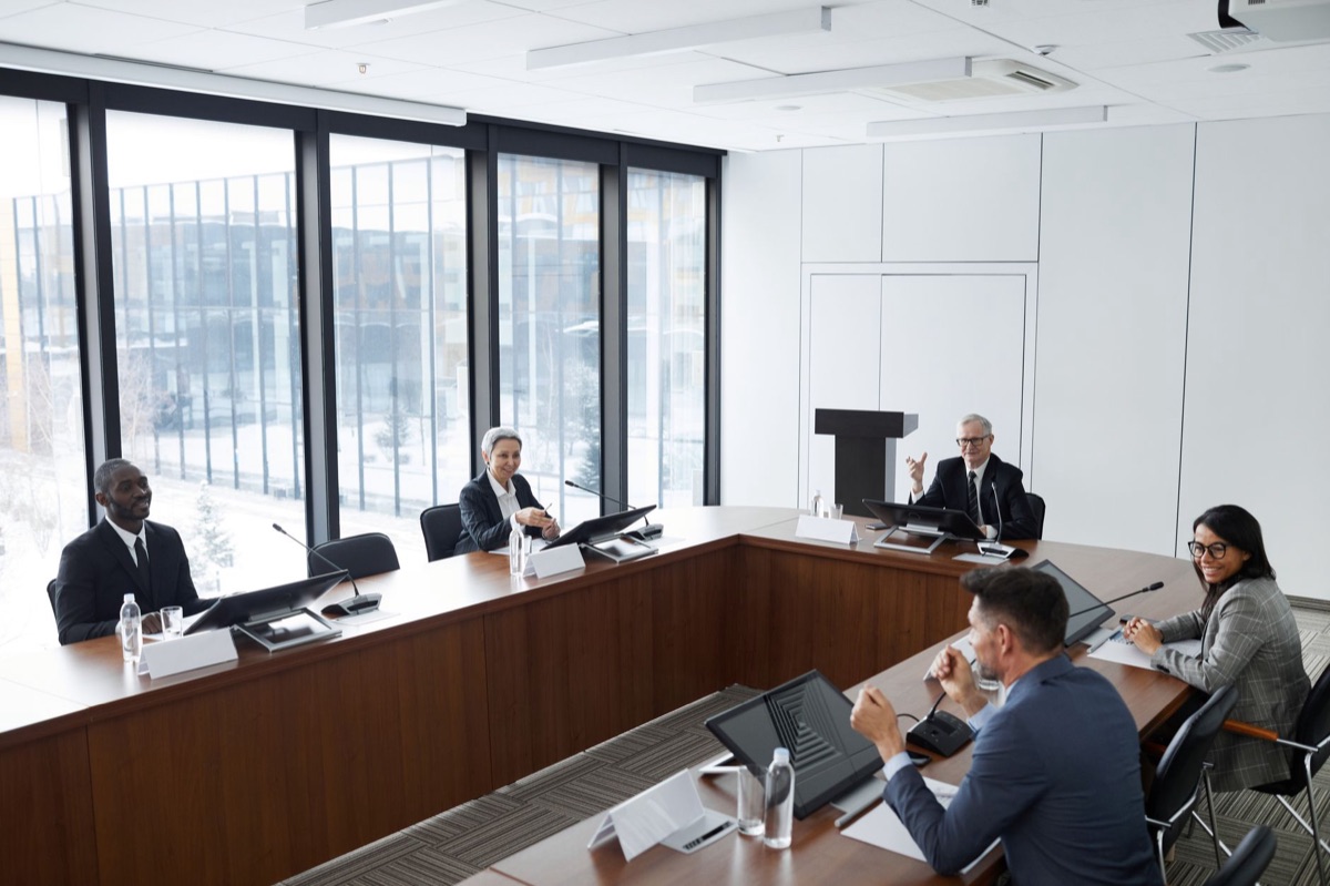 Reunião de diretoria em distrito tecnológico
